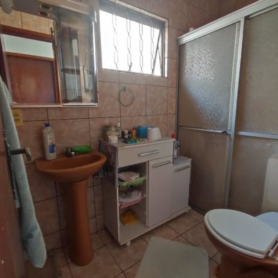 Casa Residencial com 150m², 4 quartos, 1 suíte, 1 garagem, no bairro Balneário em Florianópolis