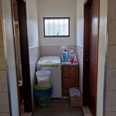 Casa Residencial com 150m², 4 quartos, 1 suíte, 1 garagem, no bairro Balneário em Florianópolis