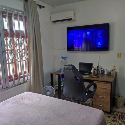 Casa Residencial com 150m², 4 quartos, 1 suíte, 1 garagem, no bairro Balneário em Florianópolis