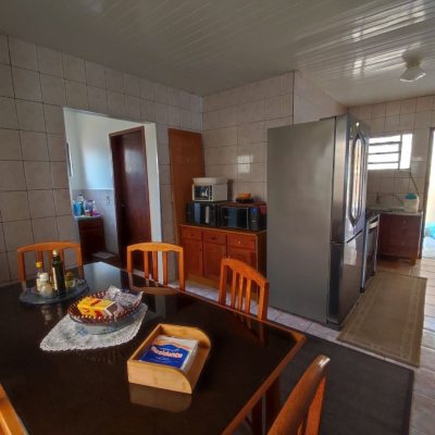 Casa Residencial com 150m², 4 quartos, 1 suíte, 1 garagem, no bairro Balneário em Florianópolis