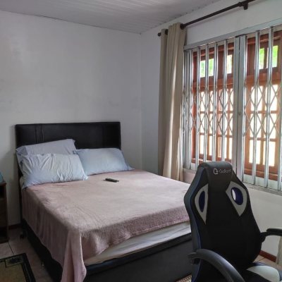 Casa Residencial com 150m², 4 quartos, 1 suíte, 1 garagem, no bairro Balneário em Florianópolis