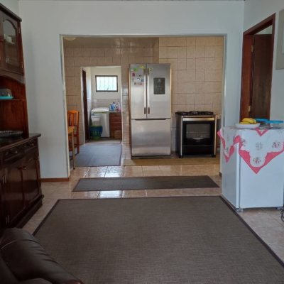 Casa Residencial com 150m², 4 quartos, 1 suíte, 1 garagem, no bairro Balneário em Florianópolis