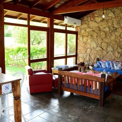 Casa Residencial com 158m², 3 quartos, 1 suíte, no bairro Lagoa da Conceição em Florianópolis