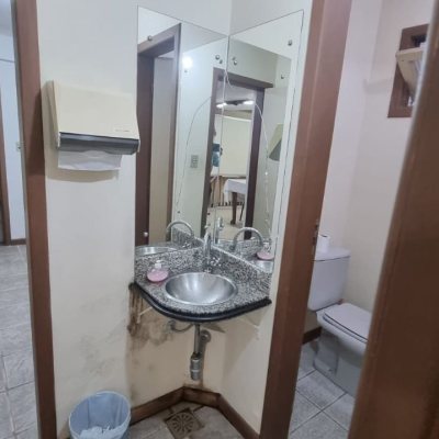 Predio com 361m², 6 garagens, no bairro Centro em Florianópolis