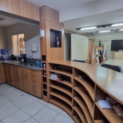 Predio com 361m², 6 garagens, no bairro Centro em Florianópolis