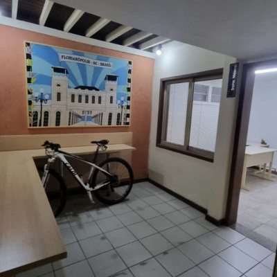 Predio com 361m², 6 garagens, no bairro Centro em Florianópolis