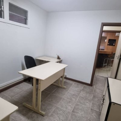 Predio com 361m², 6 garagens, no bairro Centro em Florianópolis