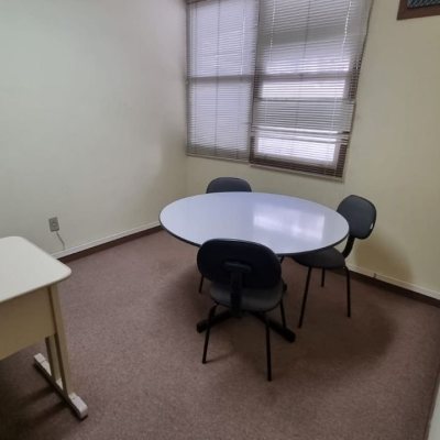 Predio com 361m², 6 garagens, no bairro Centro em Florianópolis