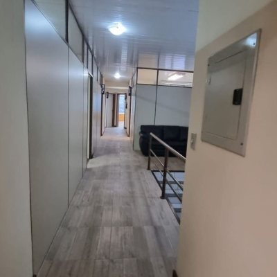 Predio com 361m², 6 garagens, no bairro Centro em Florianópolis