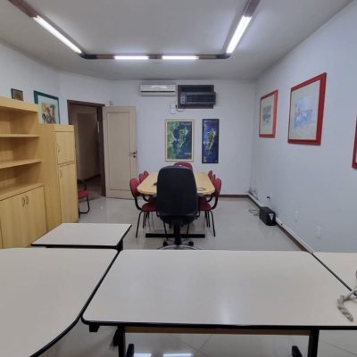 Predio com 361m², 6 garagens, no bairro Centro em Florianópolis