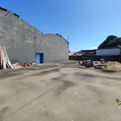 Galpão/Loja com 745m², 10 garagens, no bairro Bela Vista em Palhoça