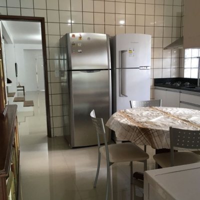 Casa Residencial com 250m², 5 quartos, 3 suítes, 4 garagens, no bairro Jurerê Internacional em Florianópolis