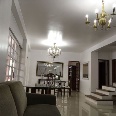 Casa Residencial com 250m², 5 quartos, 3 suítes, 4 garagens, no bairro Jurerê Internacional em Florianópolis