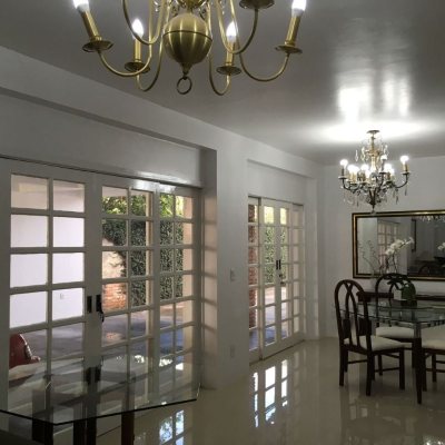 Casa Residencial com 250m², 5 quartos, 3 suítes, 4 garagens, no bairro Jurerê Internacional em Florianópolis