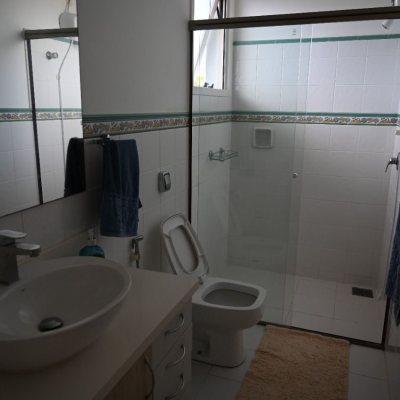 Casa em Condomínio com 320m², 4 quartos, 4 suítes, 4 garagens, no bairro Canto Da Lagoa em Florianópolis