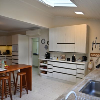 Casa em Condomínio com 320m², 4 quartos, 4 suítes, 4 garagens, no bairro Canto Da Lagoa em Florianópolis