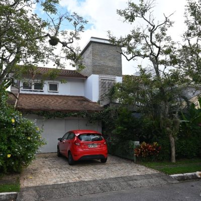 Casa em Condomínio com 320m², 4 quartos, 4 suítes, 4 garagens, no bairro Canto Da Lagoa em Florianópolis