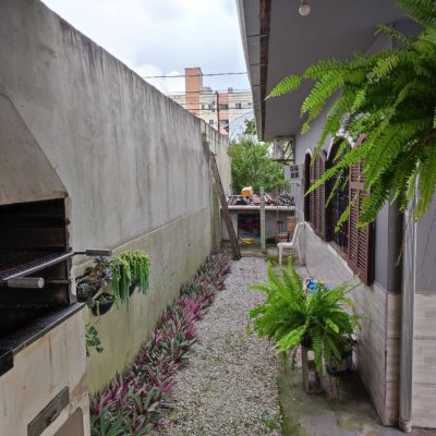 Casa Residencial com 100m², 3 quartos, 2 garagens, no bairro Areias em São José