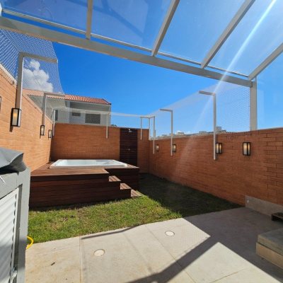 Sobrado Residencial com 120m², 3 quartos (sendo 2 suítes), 2 garagens, no bairro Areias em São José