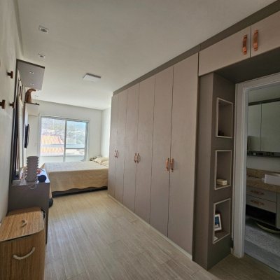Sobrado Residencial com 120m², 3 quartos (sendo 2 suítes), 2 garagens, no bairro Areias em São José