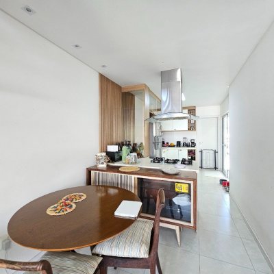 Sobrado Residencial com 120m², 3 quartos (sendo 2 suítes), 2 garagens, no bairro Areias em São José