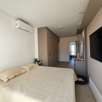 Sobrado Residencial com 120m², 3 quartos (sendo 2 suítes), 2 garagens, no bairro Areias em São José