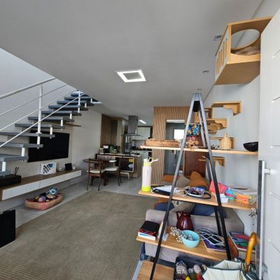 Sobrado Residencial com 120m², 3 quartos (sendo 2 suítes), 2 garagens, no bairro Areias em São José