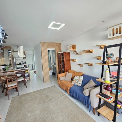 Sobrado Residencial com 120m², 3 quartos (sendo 2 suítes), 2 garagens, no bairro Areias em São José