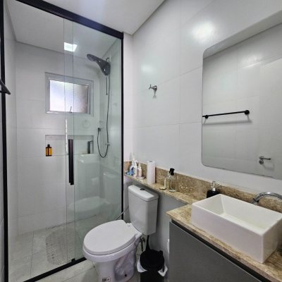 Sobrado Residencial com 120m², 3 quartos (sendo 2 suítes), 2 garagens, no bairro Areias em São José