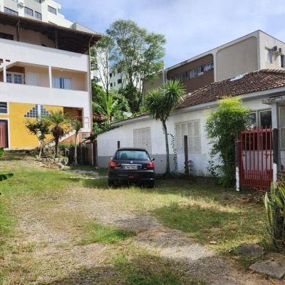 Terreno Comercial/Residencial com 800m², no bairro Agronômica em Florianópolis