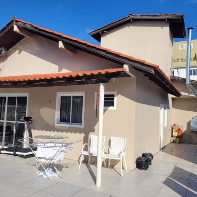 Casa Residencial com 160m², 3 quartos, 1 garagem, no bairro Serraria em São José