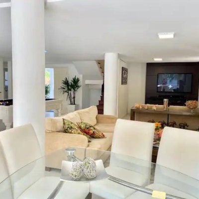 Casa em Condomínio com 380m², 4 quartos, 1 suíte, 3 garagens, no bairro Praia Mole em Florianópolis