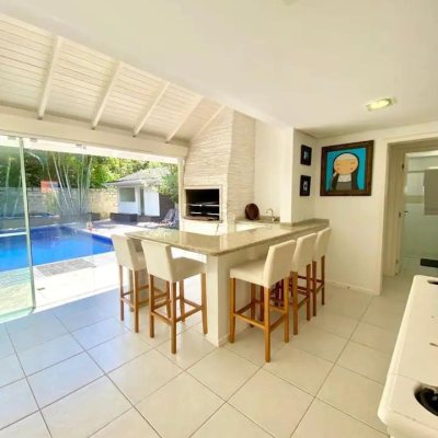 Casa em Condomínio com 380m², 4 quartos, 1 suíte, 3 garagens, no bairro Praia Mole em Florianópolis