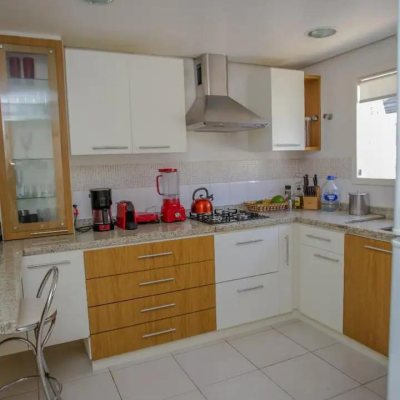 Casa em Condomínio com 380m², 4 quartos, 1 suíte, 3 garagens, no bairro Praia Mole em Florianópolis