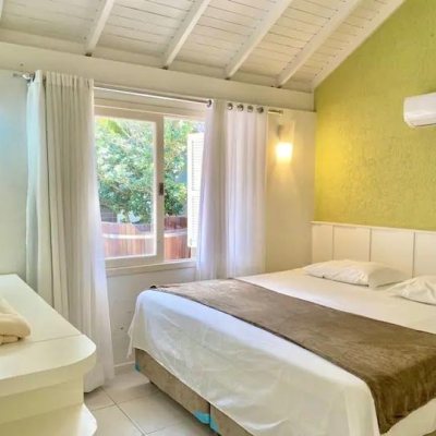 Casa em Condomínio com 380m², 4 quartos, 1 suíte, 3 garagens, no bairro Praia Mole em Florianópolis