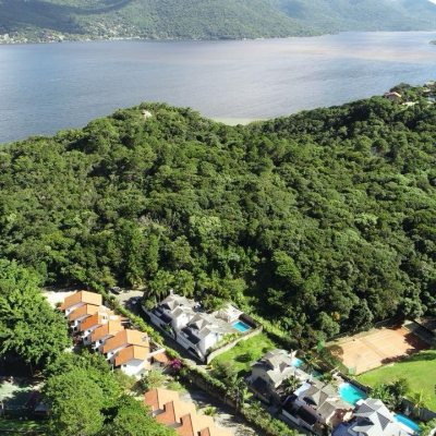 Casa em Condomínio com 380m², 4 quartos, 1 suíte, 3 garagens, no bairro Praia Mole em Florianópolis