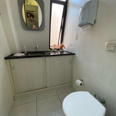 Sala com 43m², no bairro Centro em Florianópolis