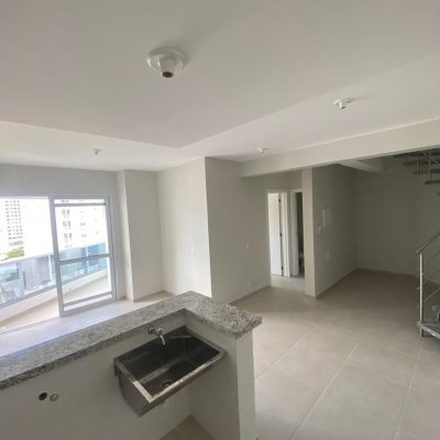 Cobertura com 93m², 3 quartos, 1 suíte, 2 garagens, no bairro Itacorubi em Florianópolis