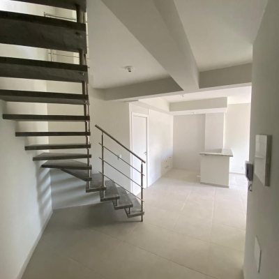 Cobertura com 93m², 3 quartos, 1 suíte, 2 garagens, no bairro Itacorubi em Florianópolis