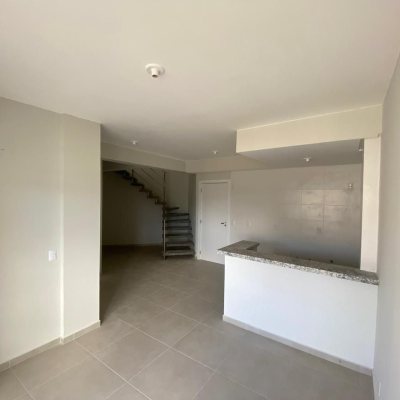 Cobertura com 93m², 3 quartos, 1 suíte, 2 garagens, no bairro Itacorubi em Florianópolis