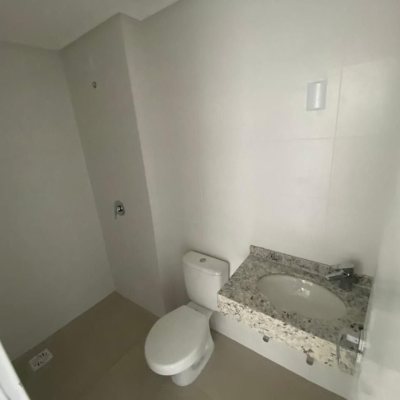 Cobertura com 93m², 3 quartos, 1 suíte, 2 garagens, no bairro Itacorubi em Florianópolis