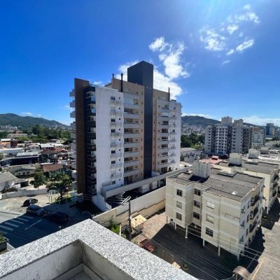 Cobertura com 93m², 3 quartos, 1 suíte, 2 garagens, no bairro Itacorubi em Florianópolis