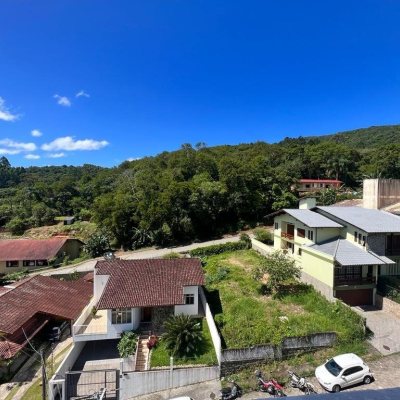 Cobertura com 93m², 3 quartos, 1 suíte, 2 garagens, no bairro Itacorubi em Florianópolis