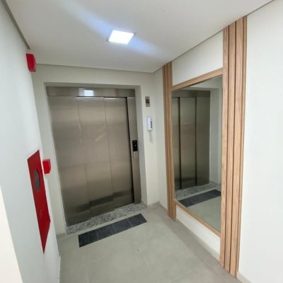 Cobertura com 93m², 3 quartos, 1 suíte, 2 garagens, no bairro Itacorubi em Florianópolis