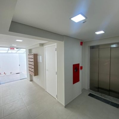 Cobertura com 93m², 3 quartos, 1 suíte, 2 garagens, no bairro Itacorubi em Florianópolis