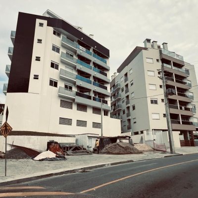 Cobertura com 93m², 3 quartos, 1 suíte, 2 garagens, no bairro Itacorubi em Florianópolis