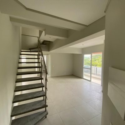 Cobertura com 102m², 3 quartos, 2 suítes, 2 garagens, no bairro Itacorubi em Florianópolis