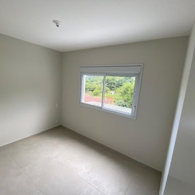 Cobertura com 102m², 3 quartos, 2 suítes, 2 garagens, no bairro Itacorubi em Florianópolis