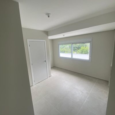 Cobertura com 102m², 3 quartos, 2 suítes, 2 garagens, no bairro Itacorubi em Florianópolis