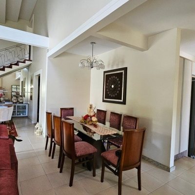 Casa Residencial com 280m², 4 quartos (sendo 3 suítes), 2 garagens, no bairro Sul Do Rio em Santo Amaro Da Imperatriz